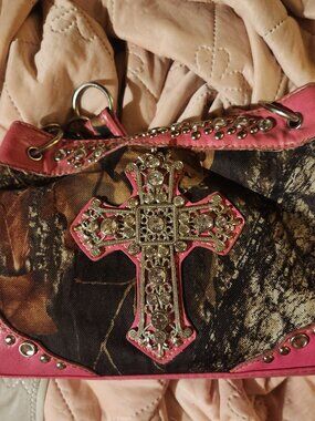 NWOT WESTERN PINK REALTREE CAMO BLING PURSE RHINESTONE CROSS SHOULDER BAG